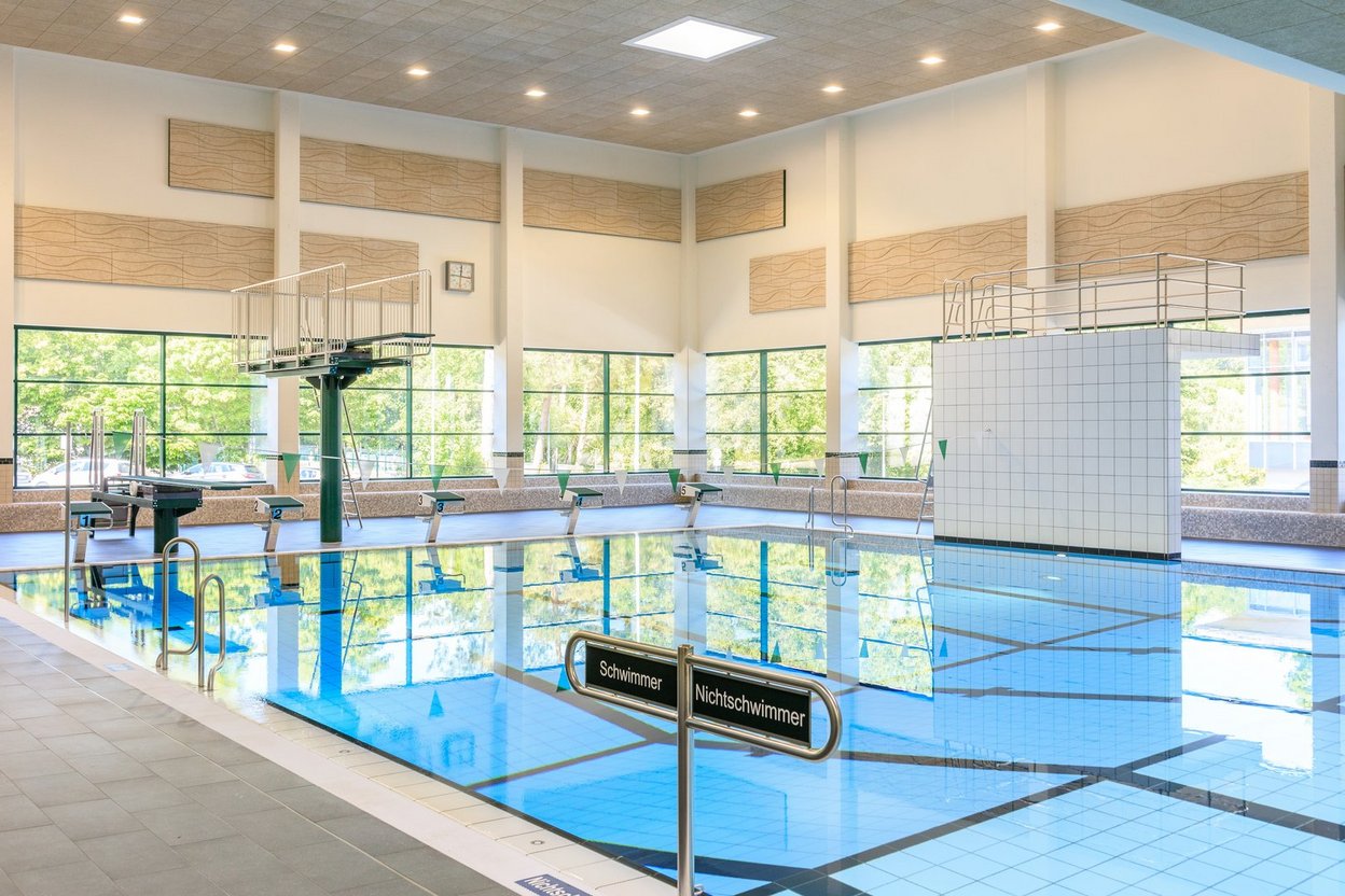 Marineunteroffizierschule Plön, Rettungsübungshalle. Schwimmbecken. 