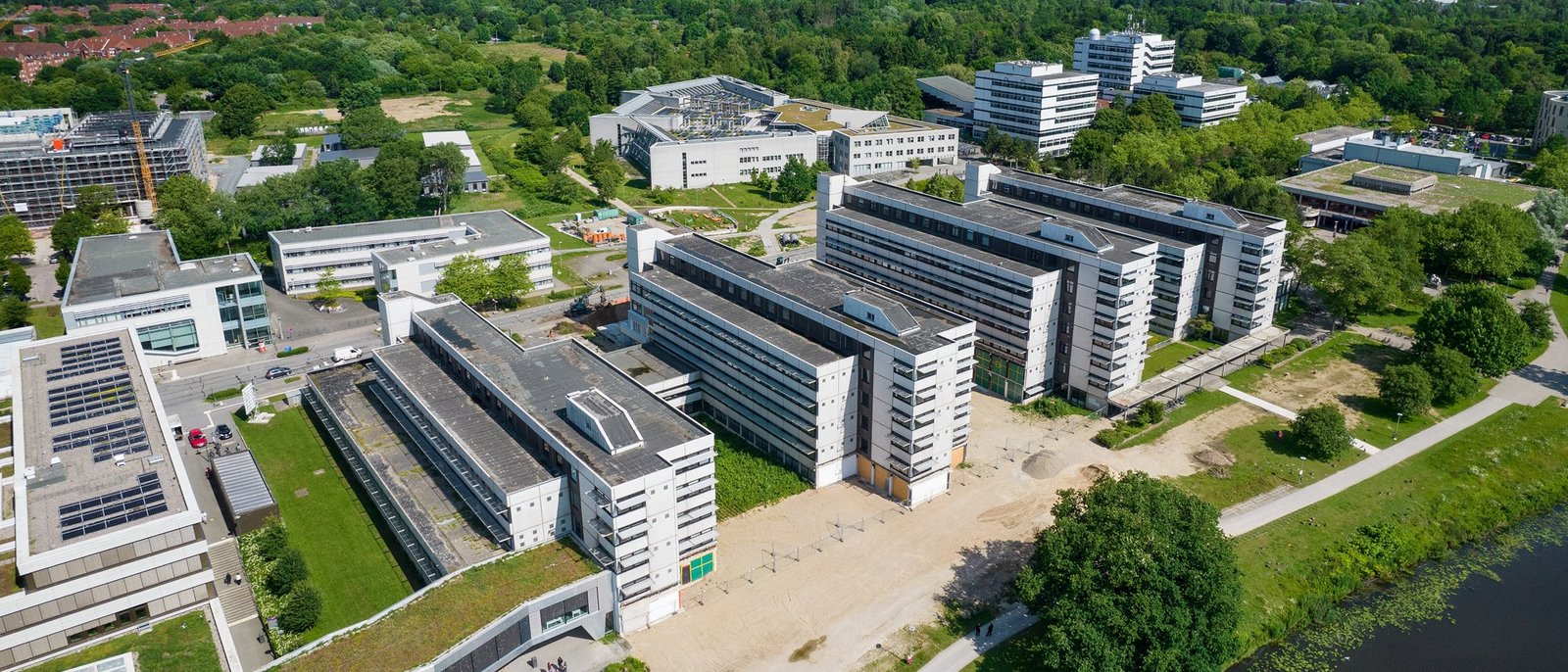 Vogelperspektive auf die Fakultätenblöcke der Uni Kiel. 