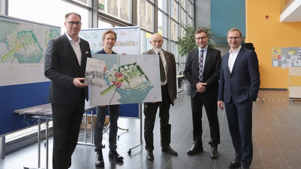 Gruppe zeigt Entwürfe zum Rahmenplan Campus Lübeck.