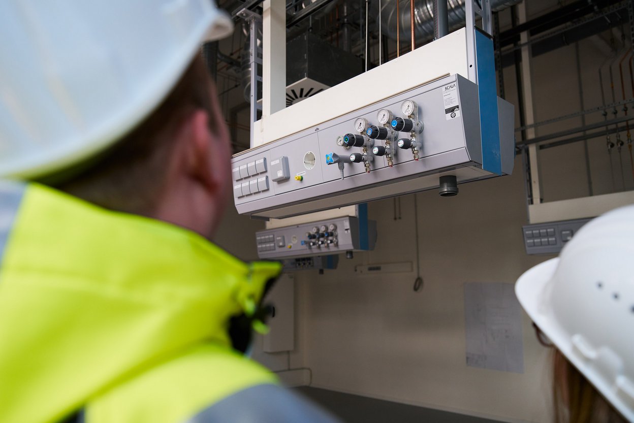 Laboranschlüsse ZEVS der Technischen Fakultät Uni Kiel. 