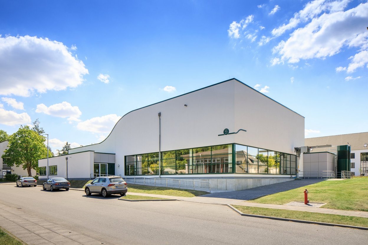 Marineunteroffizierschule Plön, Rettungsübungshalle. Außenansicht Schwimmhalle. 