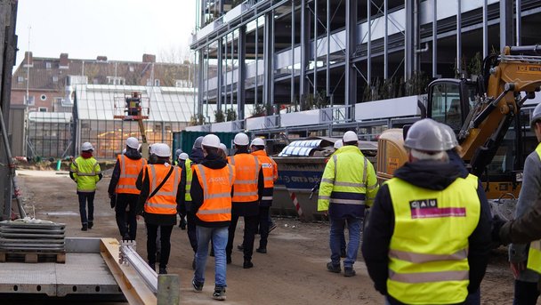 Baustellenbegehung auf dem Neubau Agrarwissenschafter der Uni Kiel. 