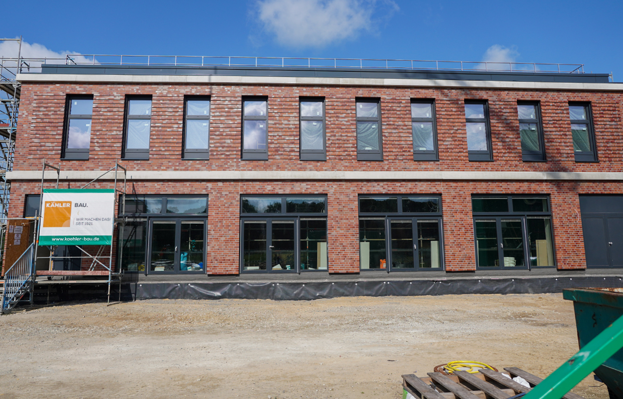 Der Neubau Mehrzweckgebäude der FH Westküste von Außen.