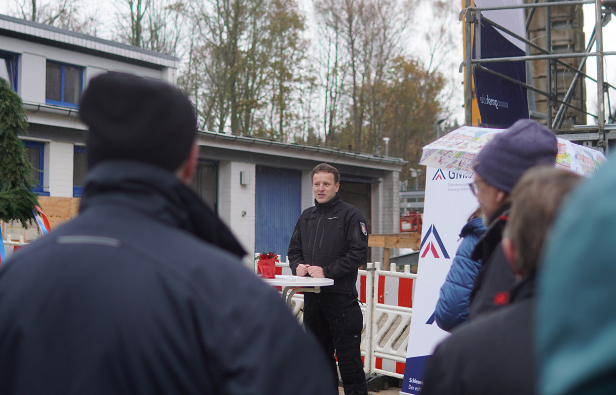 Mark Wernicke, stellvertretender Leiter des KRD, bei seiner Rede.